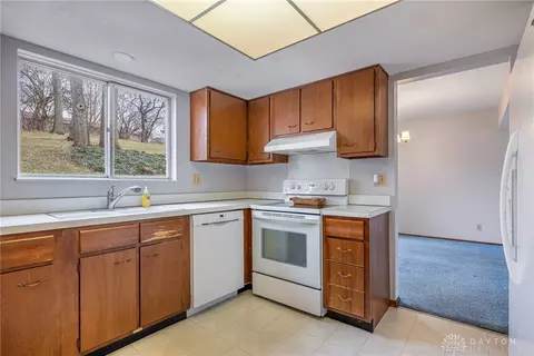 Kitchen - 844 Cascade Dr, Riverside, OH 45431 photo 2 of 4
