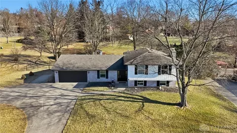 1455 Ambridge Rd, Centerville, OH 45459