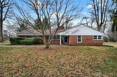 1697 Countryside Dr, Dayton, OH 45432