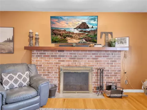 Living - 3596 Tait Rd, Dayton, OH 45439 photo 3 of 3