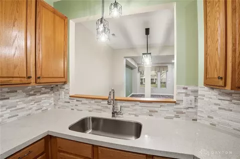 Kitchen - 2002 Commons Cir, Batavia, OH 45103 photo 4 of 5