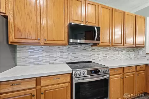 Kitchen - 2002 Commons Cir, Batavia, OH 45103 photo 5 of 5