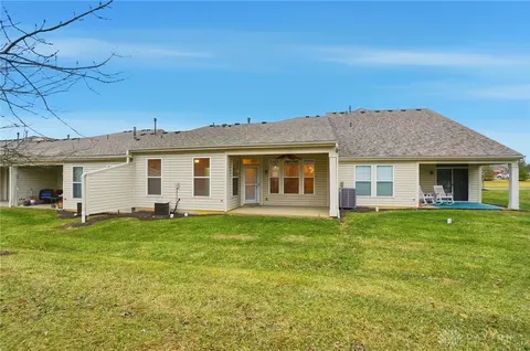 Exterior - 2002 Commons Cir, Batavia, OH 45103 photo 6 of 12