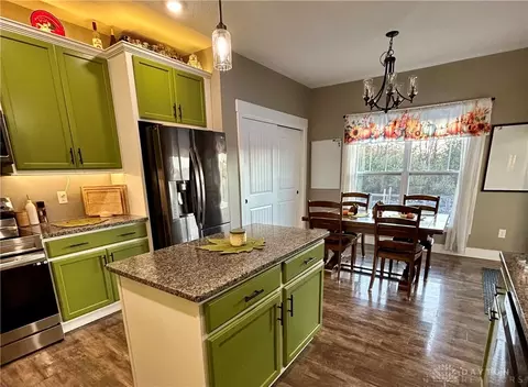 Kitchen - 3338 Turtle Shell Dr, Dayton, OH 45414 photo 3 of 7