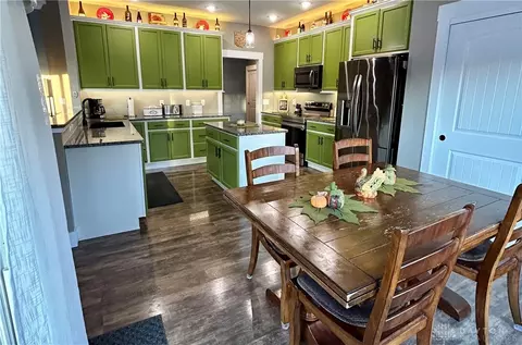 Kitchen - 3338 Turtle Shell Dr, Dayton, OH 45414 photo 2 of 7