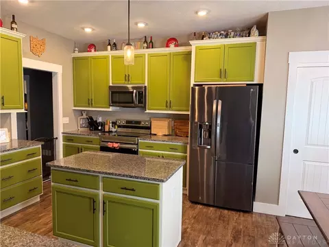 Kitchen - 3338 Turtle Shell Dr, Dayton, OH 45414 photo 5 of 7