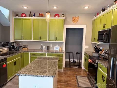 Kitchen - 3338 Turtle Shell Dr, Dayton, OH 45414 photo 6 of 7