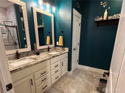 Bath - 3338 Turtle Shell Dr, Dayton, OH 45414 photo 3 of 8