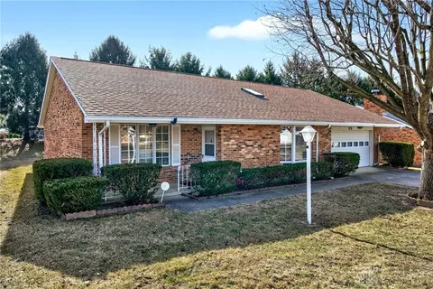 1820 Primrose Ln, Fairborn, OH 45324