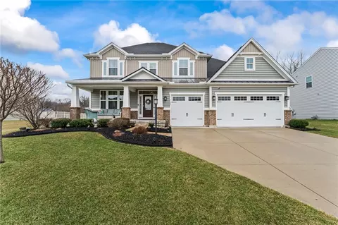 1197 Crystal Harbour Dr, Fairborn, OH 45324