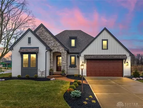 4193 Sweetbay Dr, Sugarcreek Township, OH 45440