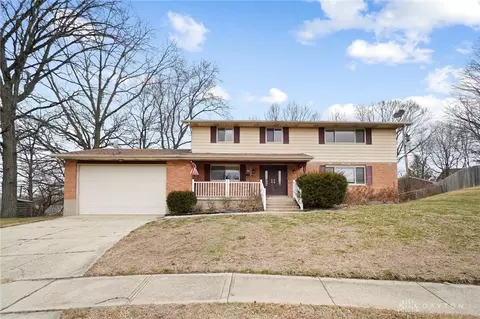1221 Harmony Ln, Fairborn, OH 45324