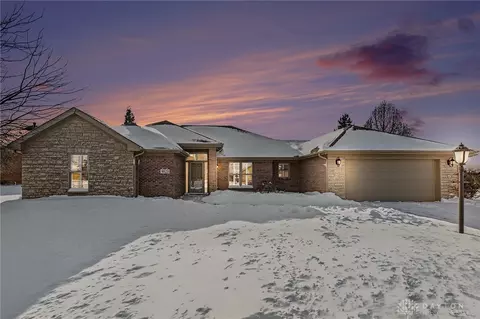 9823 Scotch Pine Dr, Springboro, OH 45066