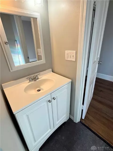 Bath - 1401 Jefferson Ave, Reading, OH 45215 photo 1 of 4