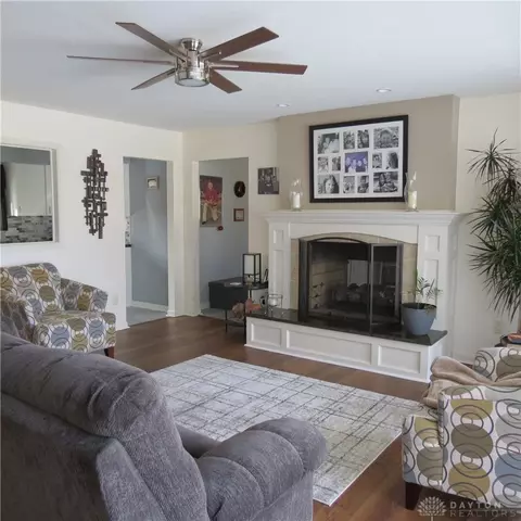 Living - 309 Hillcrest Ct, Sidney, OH 45365 photo 2 of 2