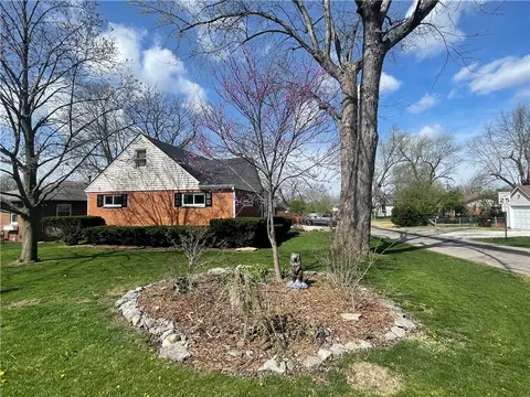 Exterior - 1136 Dexter Ave, Kettering, OH 45419 photo 7 of 9