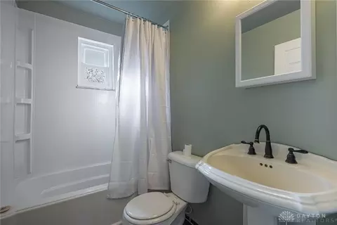 Bath - 1136 Dexter Ave, Kettering, OH 45419 photo 1 of 1