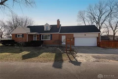 Exterior - 1136 Dexter Ave, Kettering, OH 45419 photo 5 of 9