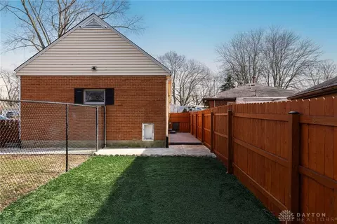 Exterior - 1136 Dexter Ave, Kettering, OH 45419 photo 4 of 9