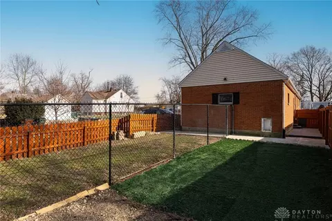 Exterior - 1136 Dexter Ave, Kettering, OH 45419 photo 3 of 9