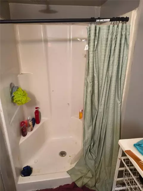 Bath - 1569-1571 Mound, Springfield, OH 45505 photo 1 of 2