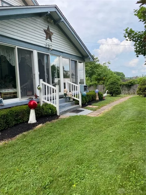 Exterior - 657 E 2nd St, Franklin, OH 45005 photo 8 of 11