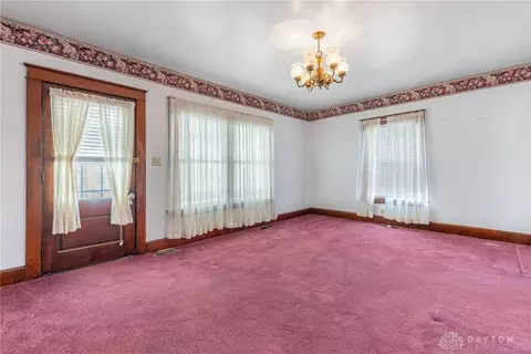 Living - 657 E 2nd St, Franklin, OH 45005 photo 2 of 4