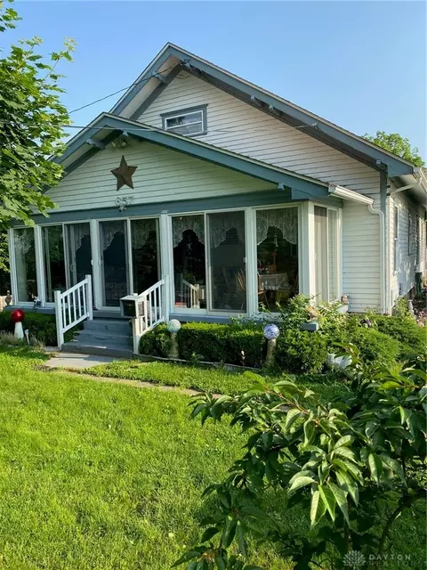 Exterior - 657 E 2nd St, Franklin, OH 45005 photo 5 of 11