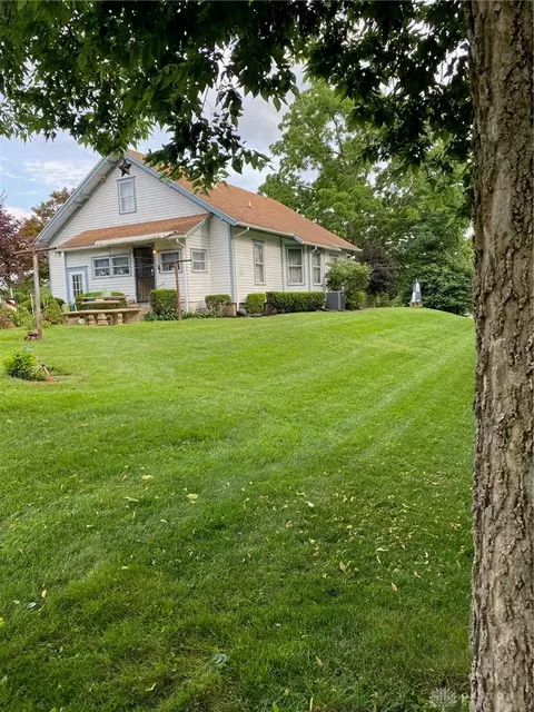 Exterior - 657 E 2nd St, Franklin, OH 45005 photo 6 of 11