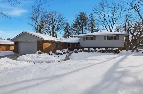 7980 Brainard Woods Dr, Dayton, OH 45458