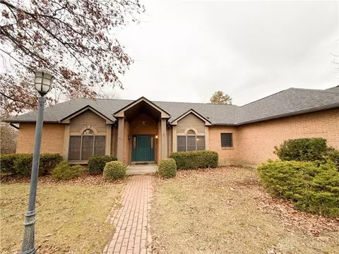 7995 Crestway Rd, Clayton, OH 45315