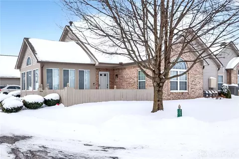 2072 Willow Run Cir, Enon, OH 45323