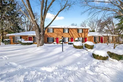 2525 Valais Ct, Sugarcreek Township, OH 45458