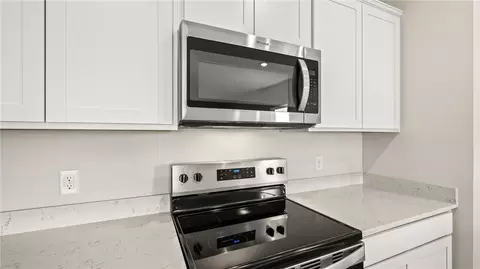 Kitchen - 77 Great Horned Dr, Oxford, OH 45056 photo 4 of 5