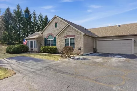 2407 Locust Hill Blvd, Beavercreek, OH 45431