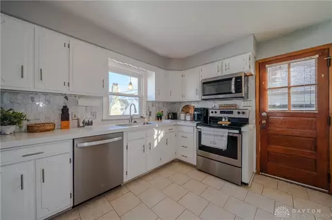 Kitchen - 567 Broad Blvd, Kettering, OH 45419 photo 2 of 3