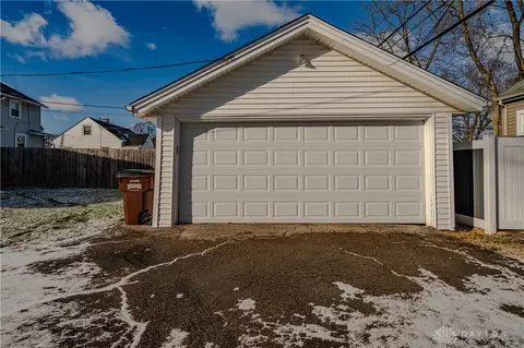 Exterior - 567 Broad Blvd, Kettering, OH 45419 photo 5 of 6
