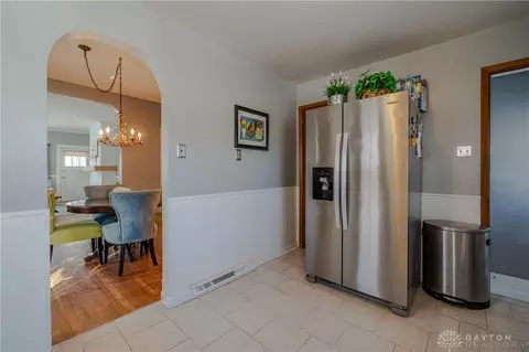 Entry Way - 567 Broad Blvd, Kettering, OH 45419 photo 2 of 2