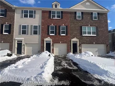 9596 Tahoe Dr, Centerville, OH 45458