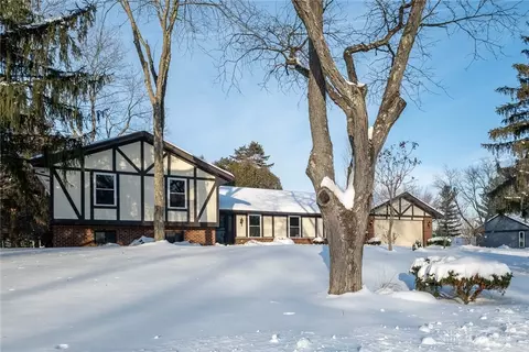 1070 Green Timber Trl, Dayton, OH 45458