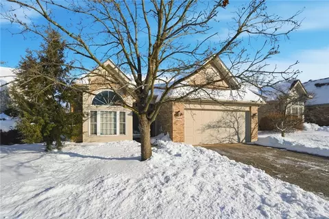 2369 Polo Park Dr, Dayton, OH 45439