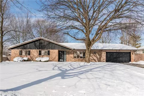 925 Ashcreek Dr, Dayton, OH 45458