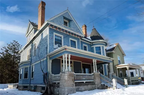 Exterior - 305 E Main St, Blanchester, OH 45107 photo 2 of 4