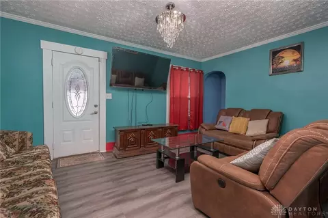 908 Pine St, Springfield, OH 45505 photo 3