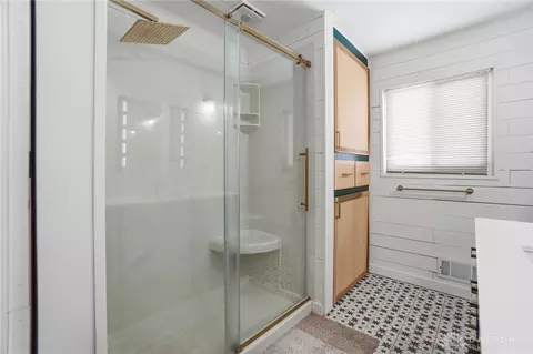 Bath - 4033 Stonehaven Rd, Kettering, OH 45429 photo 2 of 3