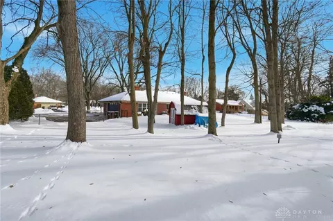 Exterior - 4033 Stonehaven Rd, Kettering, OH 45429 photo 2 of 5