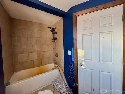 Bath - 4407 Redmond Rd, Springfield, OH 45505 photo 4 of 7