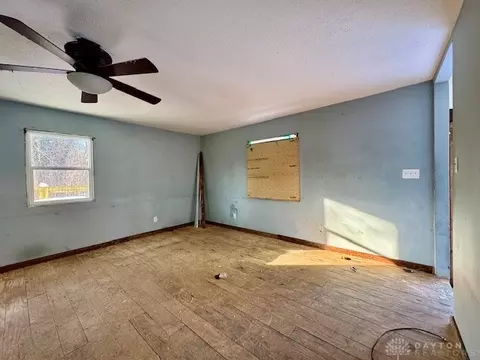 Living - 4407 Redmond Rd, Springfield, OH 45505 photo 6 of 7