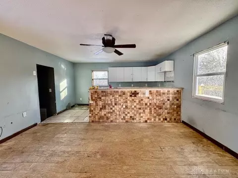 Living - 4407 Redmond Rd, Springfield, OH 45505 photo 4 of 7