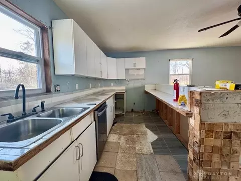 Kitchen - 4407 Redmond Rd, Springfield, OH 45505 photo 3 of 5